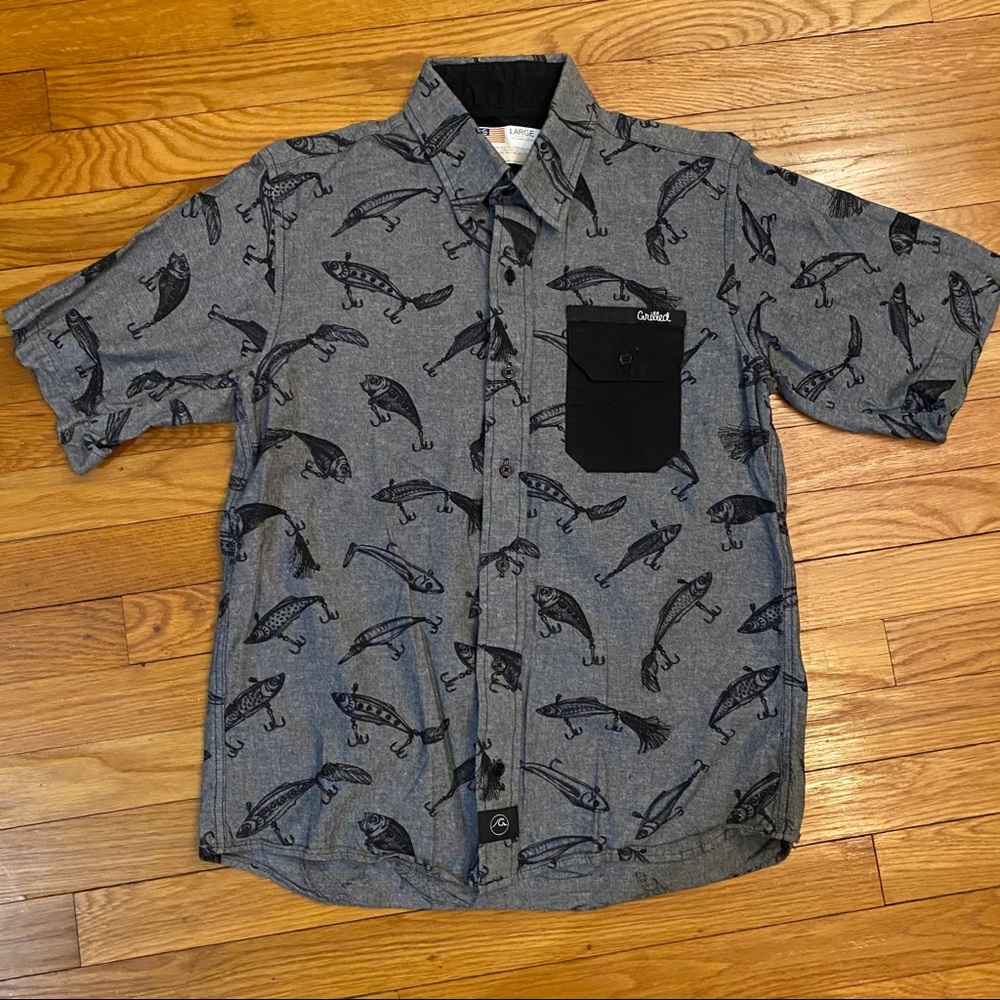 Men’s grilled fly fishing SS button down Large